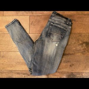 Distressed skinny jeans